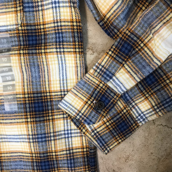 ▪️OshKosh Hooded Flannel - Picture 2 of 6